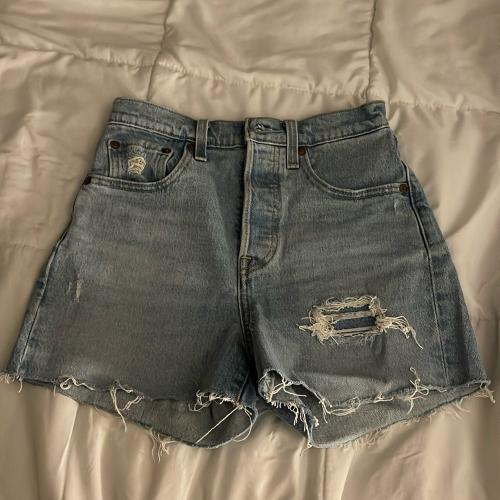 Levi’s Ribcage Shorts